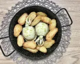 Dos sepias enteras con patatas gajo, todo cocinado en freidora de aire. Un plato delicioso y saludable.